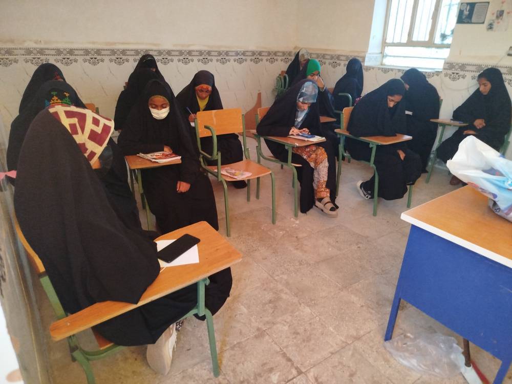 برگزاری کلاس قرآن، احکام و مبانی تربیتی اهل بیت علیهم السلام در دبیرستان دخترانه روستای چاهدازو