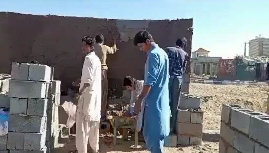 مشارکت و همکاری جوانان جهادگر در ساخت نمایشگاه ایام فاطمیه (کوچه های بنی هاشم) 