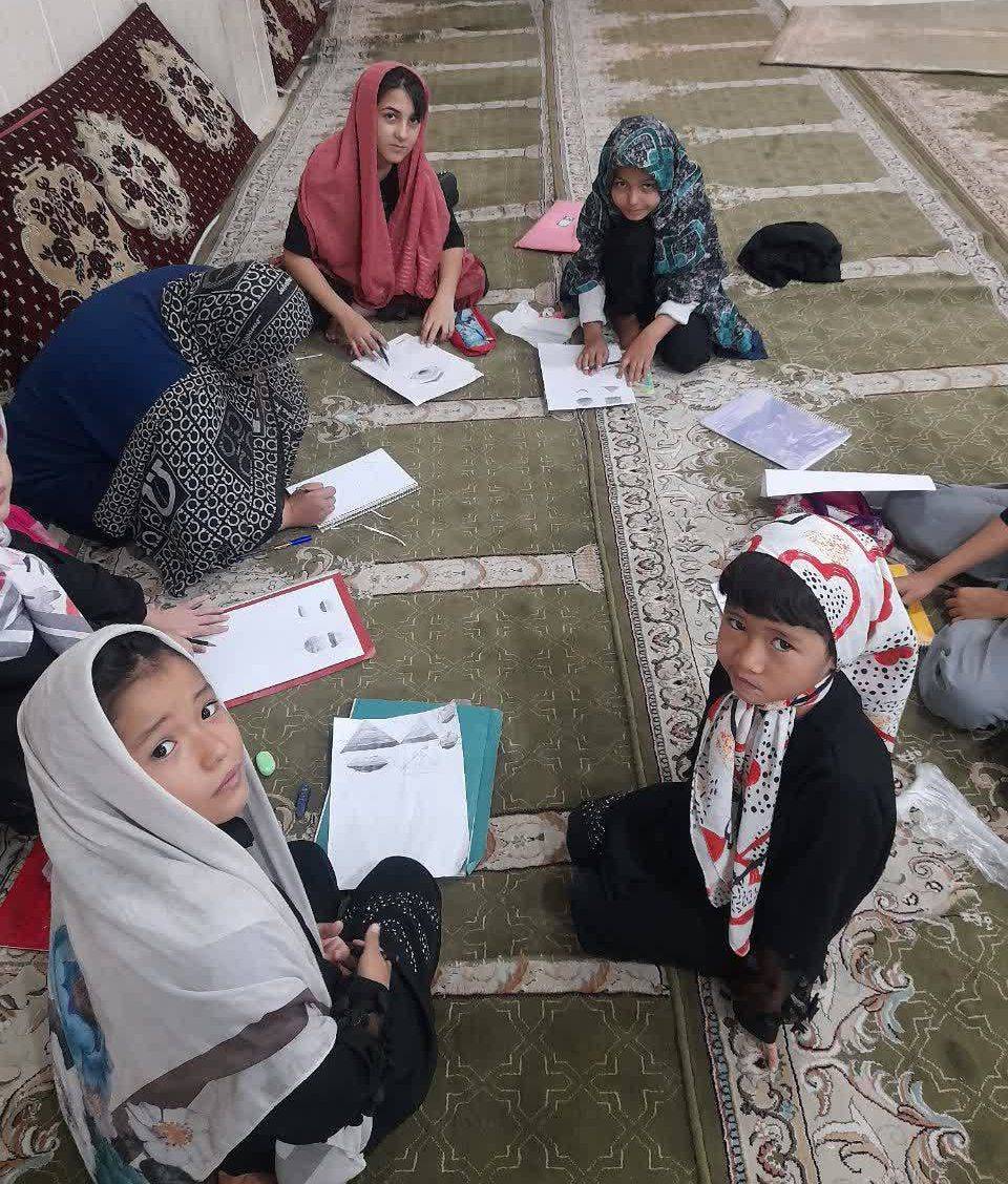 کلاس آموزشی سیاه قلم در کانون مسجد حضرت قمربنی هاشم علیه السلام