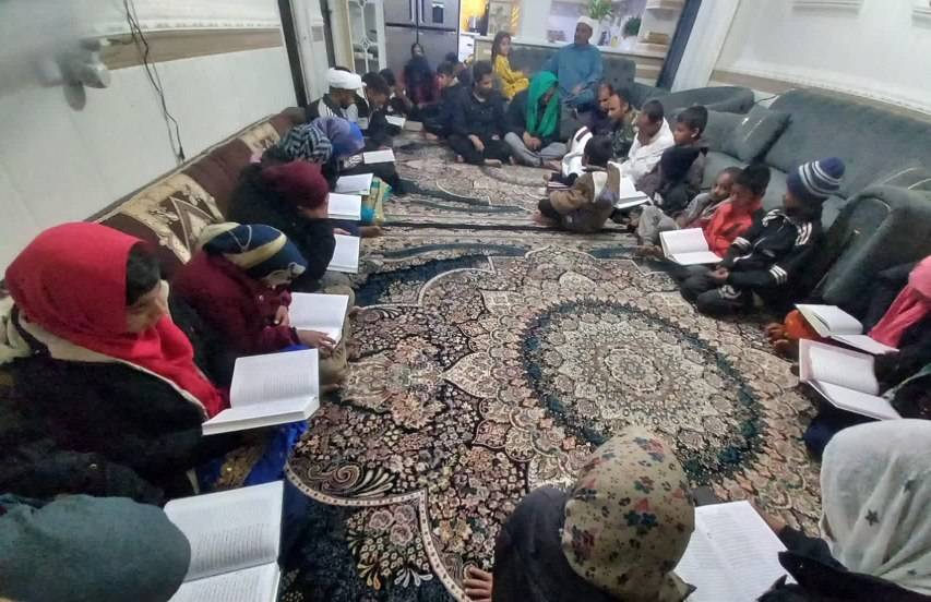  جلسه هفتگی قرآن کریم در خانه اهالی کانون مسجد روستای ده گودال جازموریان استان کرمان