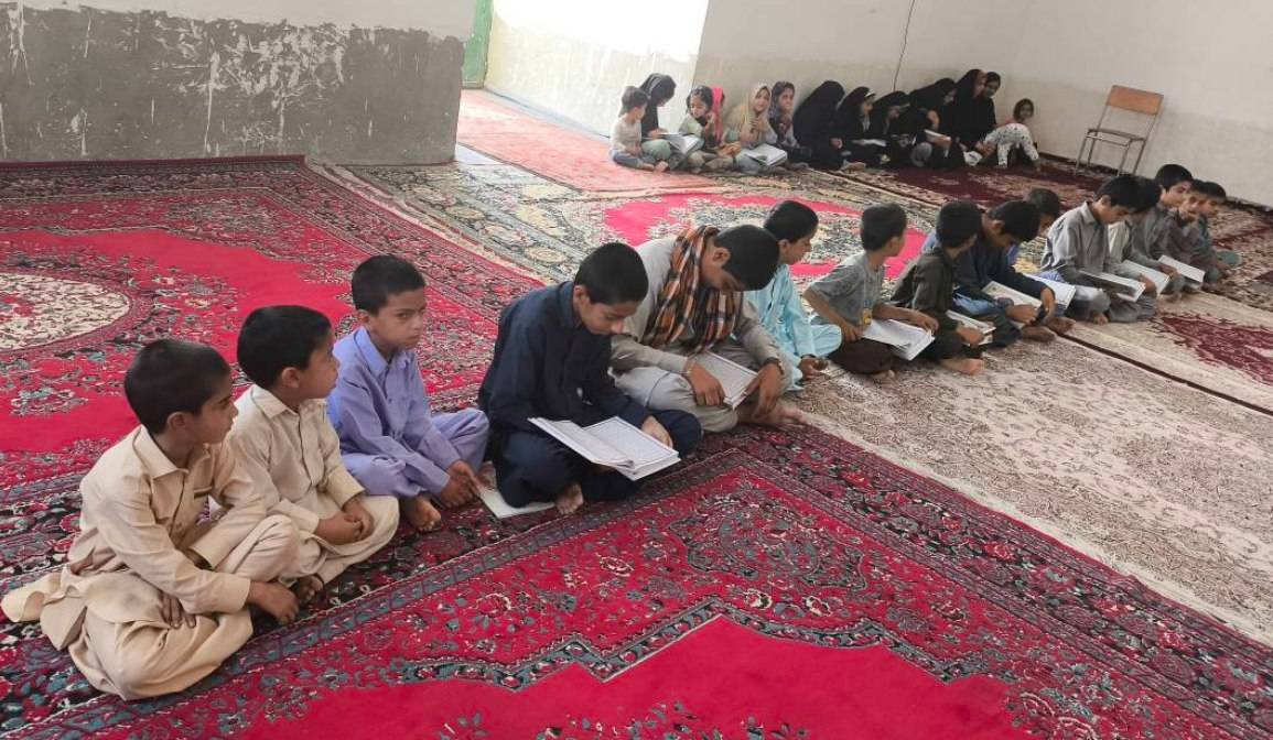 کانون مسجد روستای برفی در مهر ماه 1404