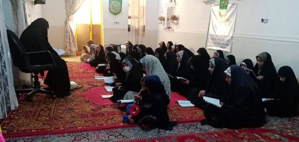 برگزاری کلاس قرآن، احکام و زندگی با آیه ها در 2 روستای اشترک و بالاخانه
