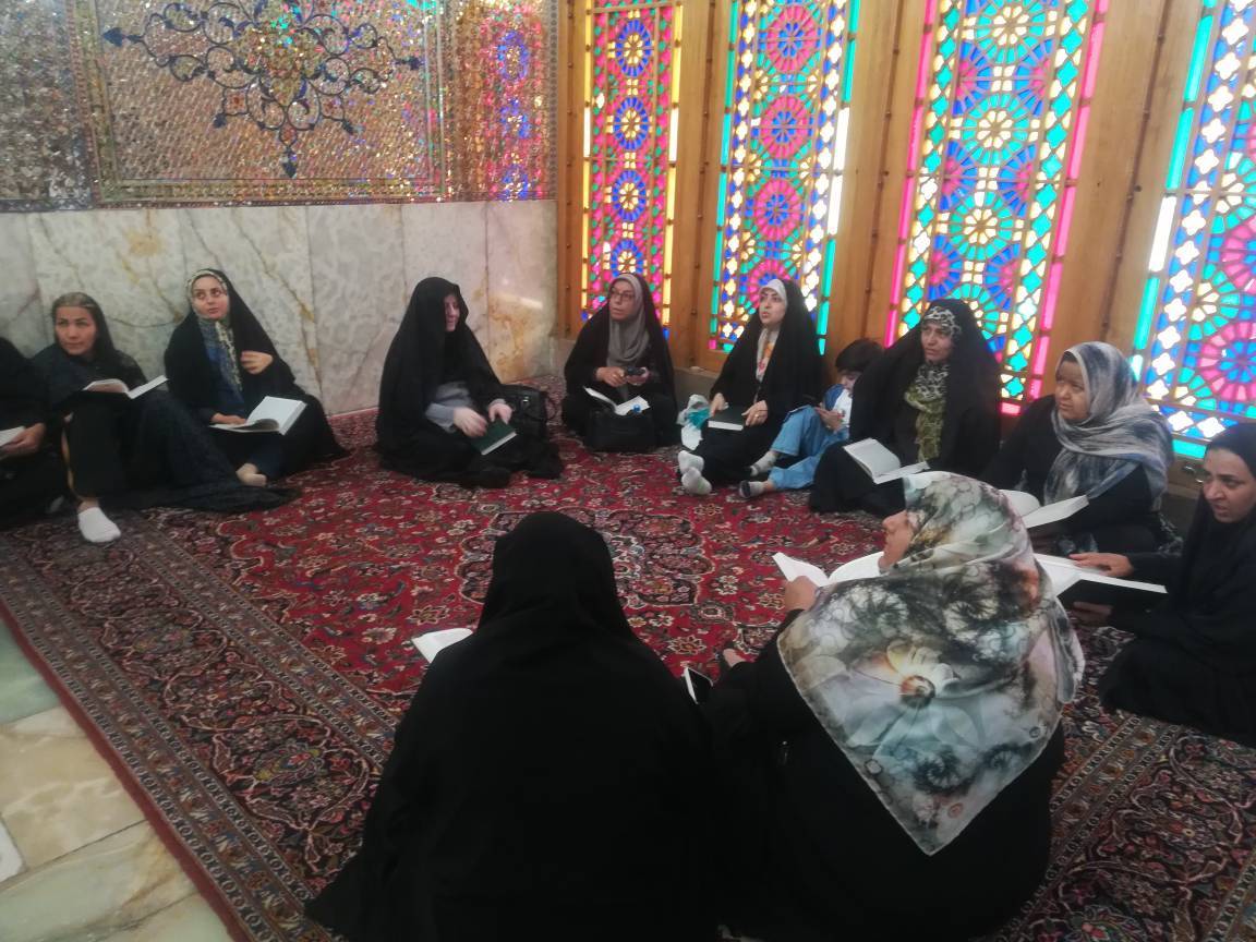 گزارش کلاس قرآن توسط جهادگران منطقه شاپورجان در حرم مطهر احمد بن موسی شاهچراغ علیه السلام.