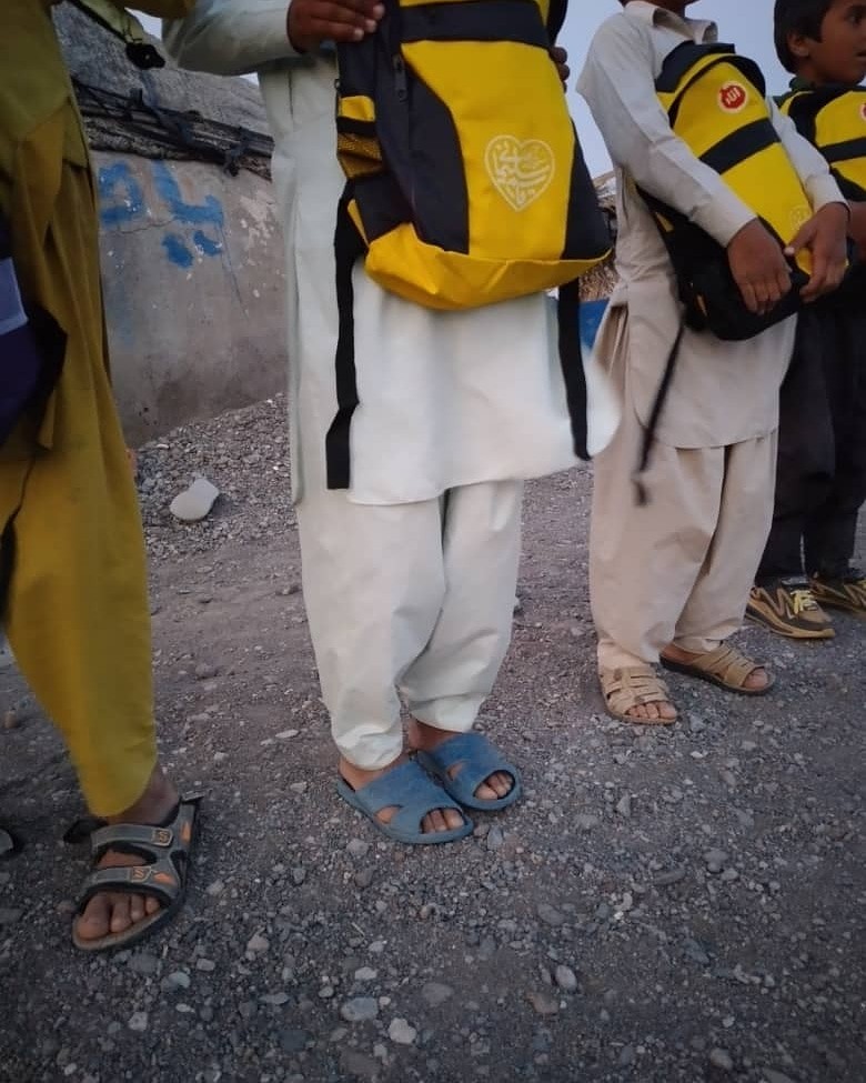 نیکی ۱۸،اهدای ۶۰۰ بسته لوازم تحریر 