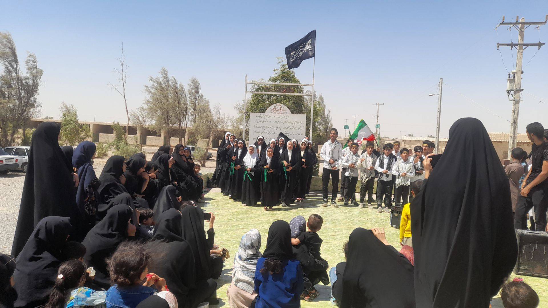 اجرای گروه سرود نوجوانان در روز شهادت پیامبر (ص) و امام حسن (ع) روستای اشترک