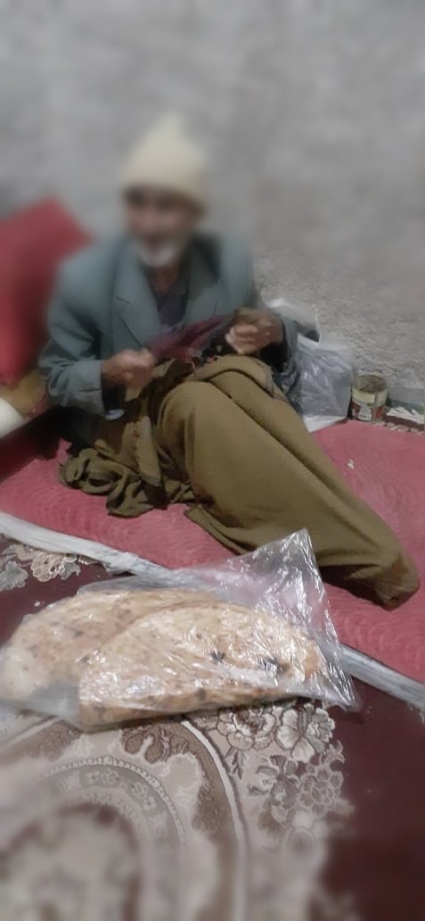  توزيع قرص نان بین خانواده های (بانوان سرپرست خانوار)