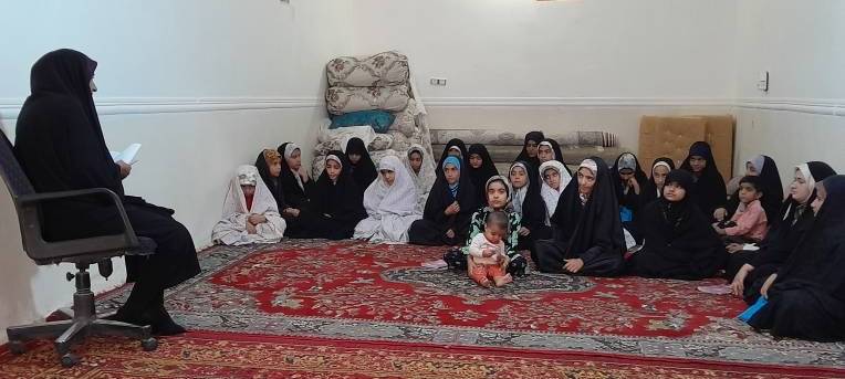 کلاس آموزش قرآن و احکام دختران نوجوان در روستای اشترک از شهرستان زهک