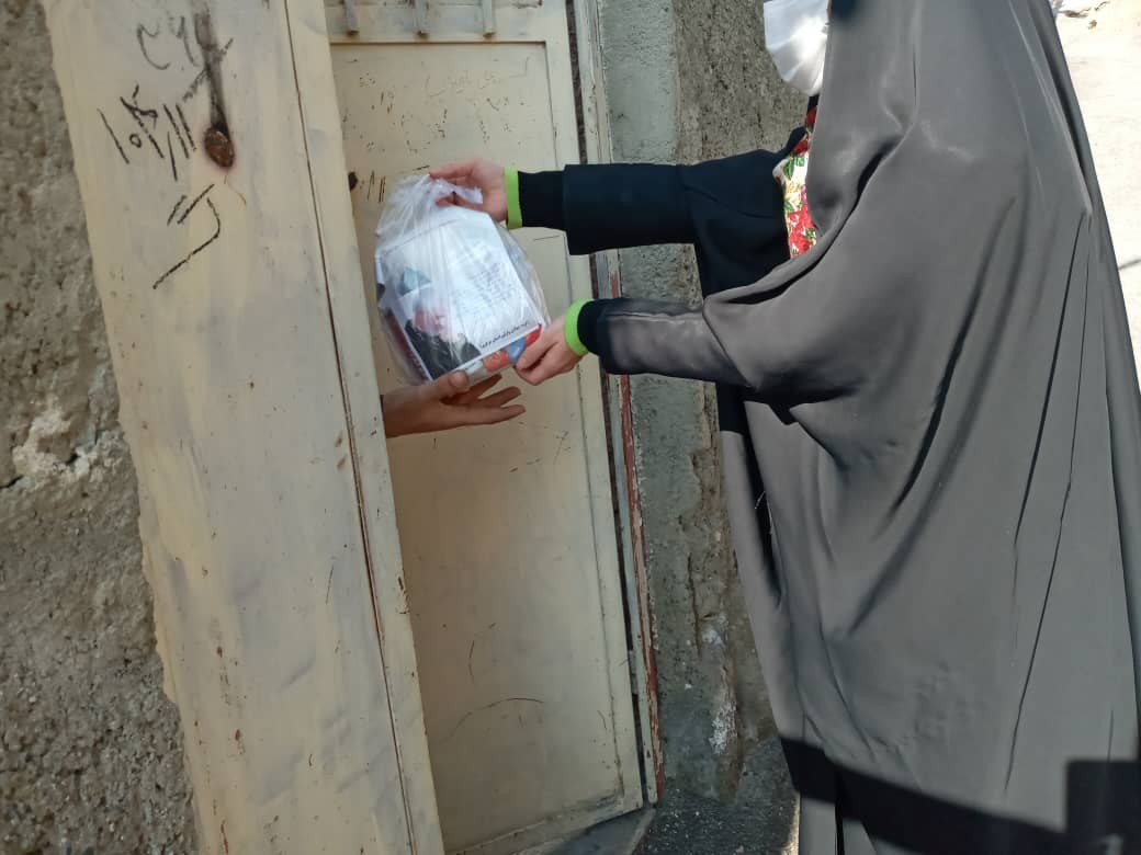 اهدای پنجاه بسته بهداشتی