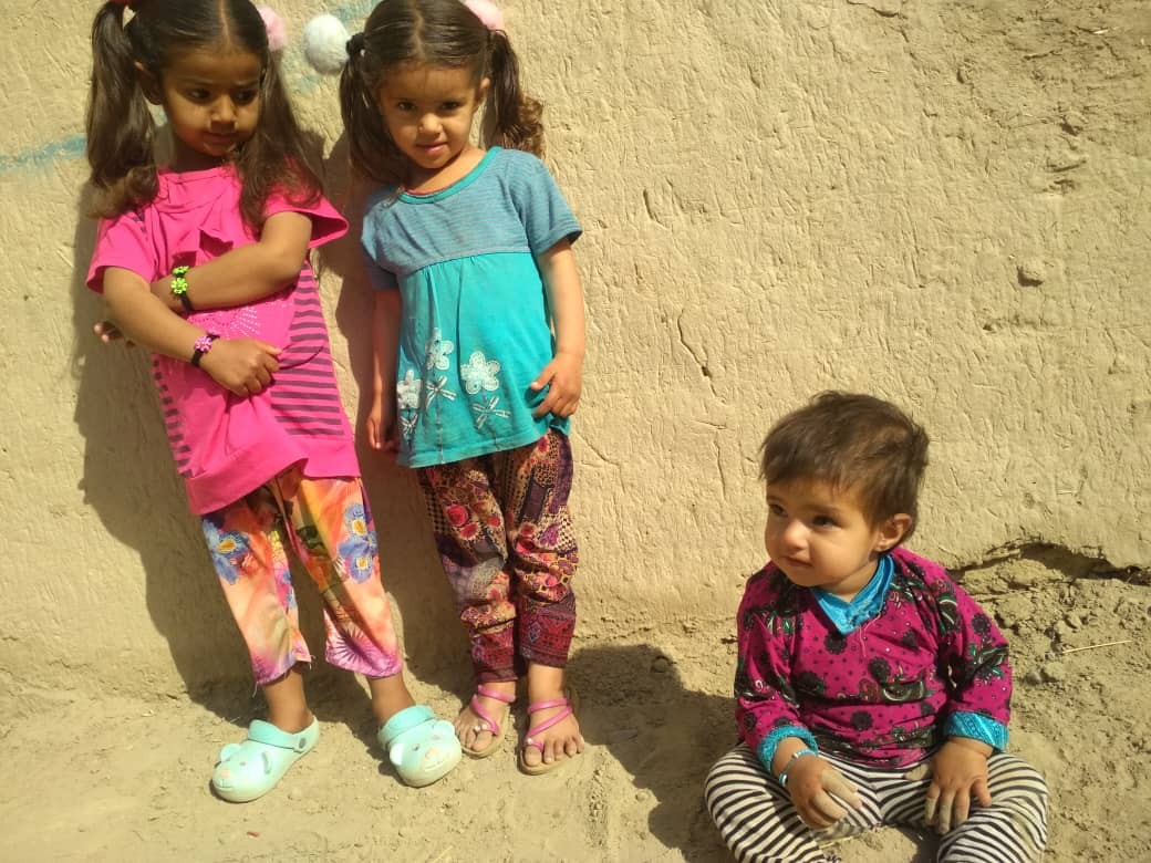 اهدای گلسر، تل و دستبند به دخترکان نجیب روستای کوهک