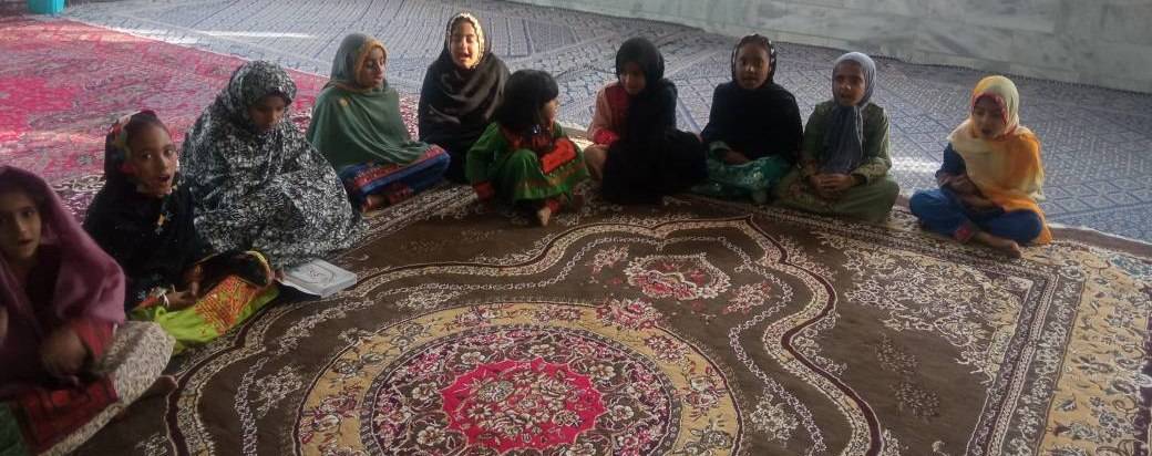 گزارش کلاس های ویژه دختران در کانون مسجد چهارده معصوم (ع) روستای مکسان استان کرمان
