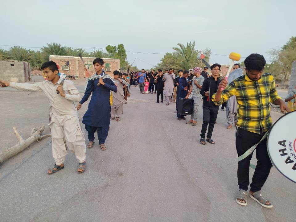 برگزاری مراسم زنجیرزنی و عزاداری حضرت اباعبدلله الحسین (ع) روستای دهگودال