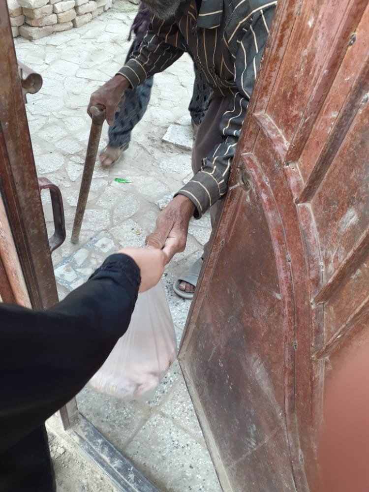 ذبح ۲ عدد مرغ