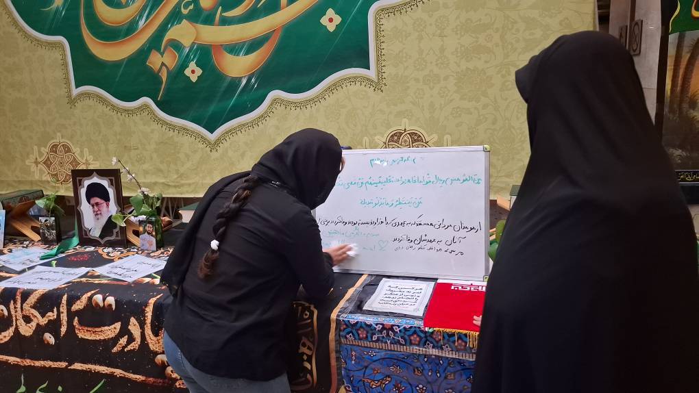 برگزاری برپایی موکب فرهنگی رهبر شهید در مترو شیراز
