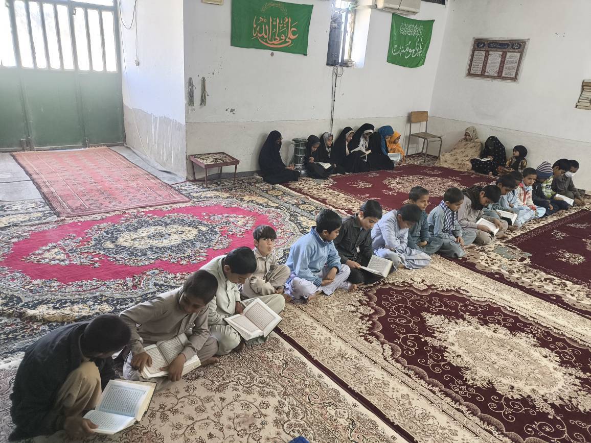 گزارش کلاس قرآن کودکان در روستای برفی شهرستان هامون استان سیستان و بلوچستان