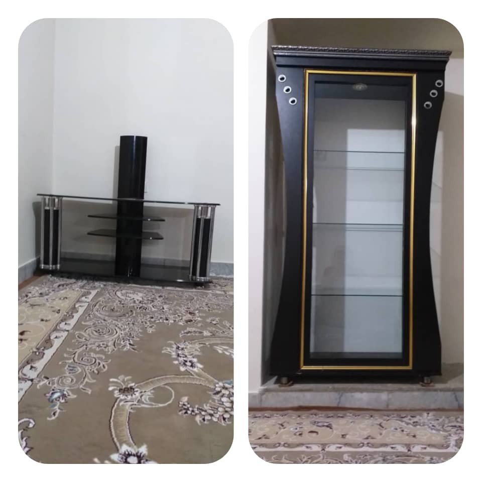 تهیه‌ی میز تلوزيون و ویترین برای خانواده‌ی کم‌برخوردار